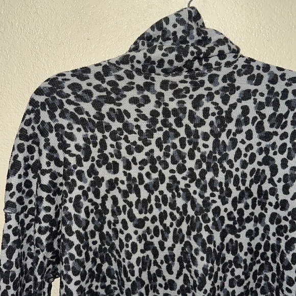 Vince Camuto Cowl Neck Top - Picture 8 of 11